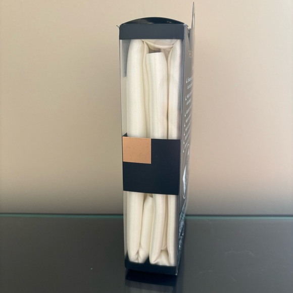 NWT Kitsch Satin Pillowcase - Picture 4 of 4